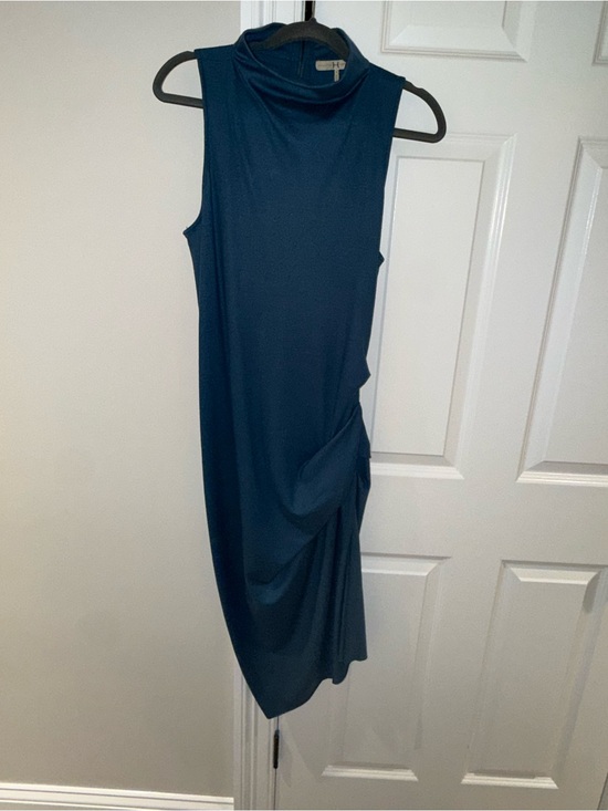 Halston Heritage Dresses & Skirts - Halston Heritage Size 8 Beautiful!